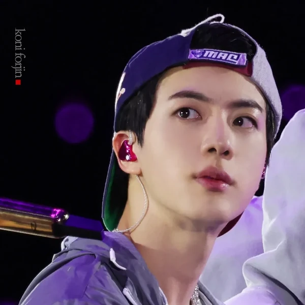 Penampilan Jin (BTS) yang Paling Dicintai Hari Ini