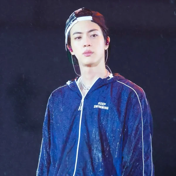 Penampilan Jin (BTS) yang Paling Dicintai Hari Ini