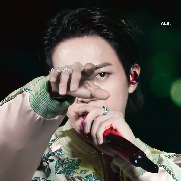 Penampilan Jin (BTS) yang Paling Dicintai Hari Ini