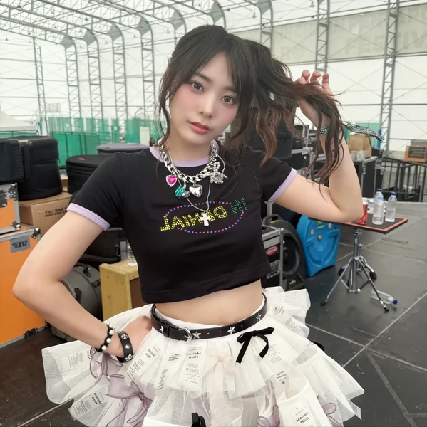 Today's Most Loved Siyeon (QWER)