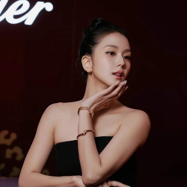 Penampilan Jisoo (BLACKPINK) yang Paling Dicintai Hari Ini