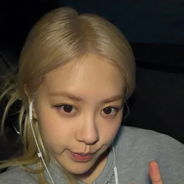 오늘 가장 사랑받은 로제 (BLACKPINK)의 모습