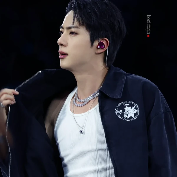 Penampilan Jin (BTS) yang Paling Dicintai Hari Ini