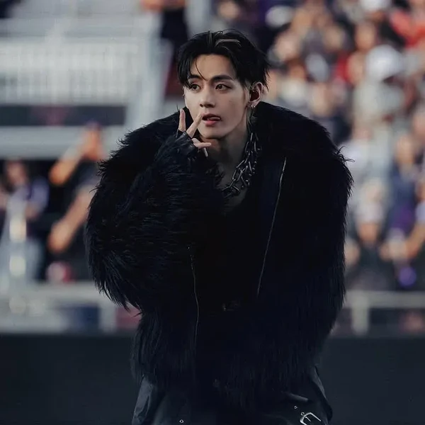 Penampilan V (BTS) yang Paling Dicintai Hari Ini