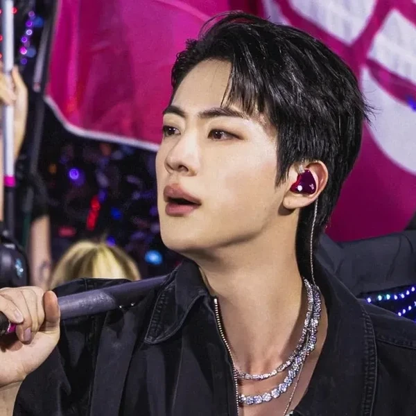 Penampilan Jin (BTS) yang Paling Dicintai Hari Ini