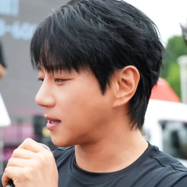Today's Most Loved Hwang Chiyeol