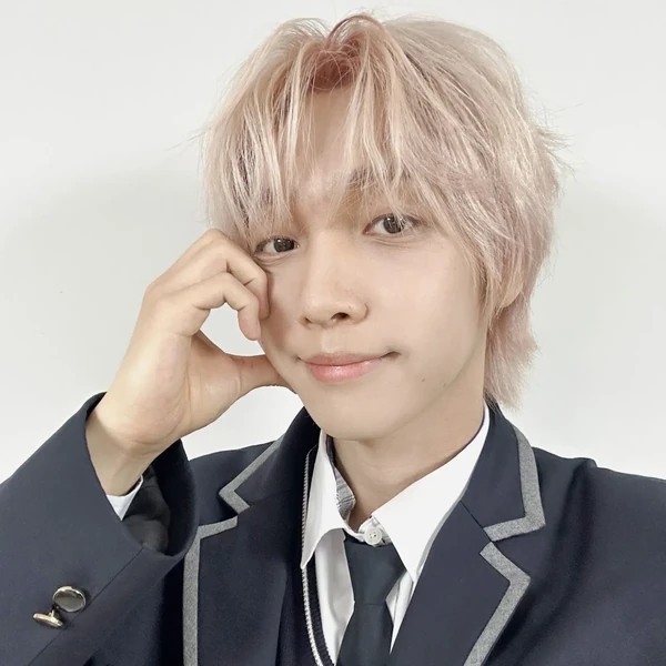 Top Photo Full of Jeong Sewoon Love
