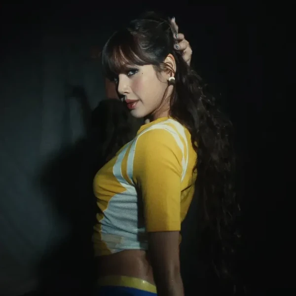 Penampilan Lisa (BLACKPINK) yang Paling Dicintai Hari Ini