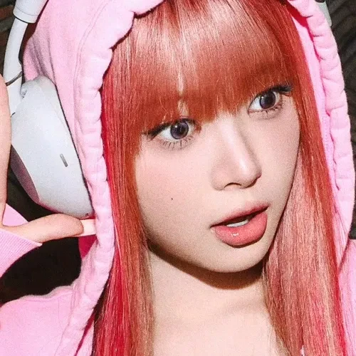 Foto Populer Penuh Cinta untuk Hong Eunchae (LE SSERAFIM)