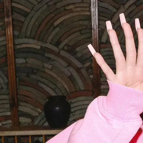 Foto Populer Penuh Cinta untuk Hong Eunchae (LE SSERAFIM)