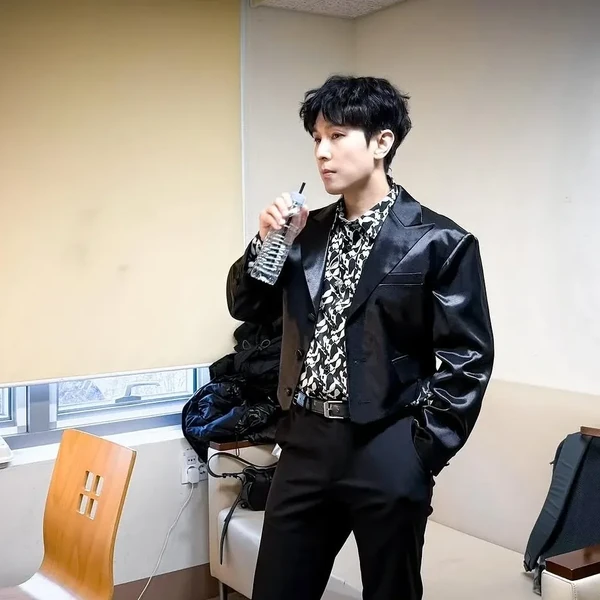 Signature photo of Kim Dongwan (SHINHWA) capturing their charm