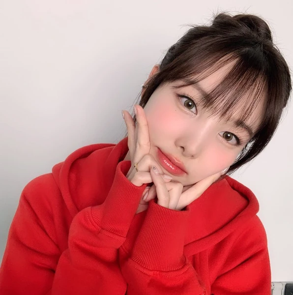 Today's Most Loved Nayeon (TWICE)