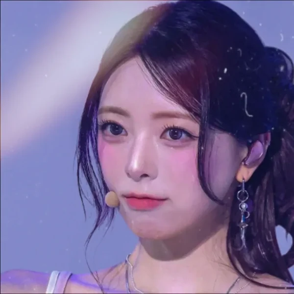 오늘 가장 사랑받은 유나 (ITZY)의 모습