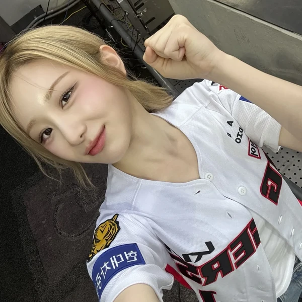 Signature photo of Lee Chaeyeon capturing their charm