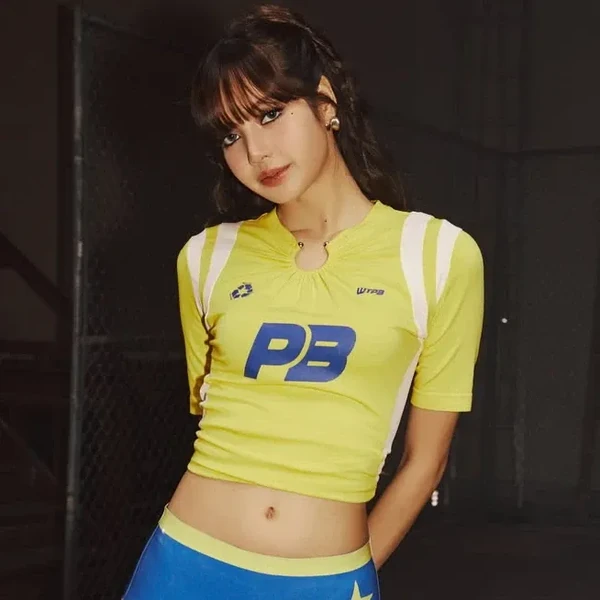 Foto Populer Penuh Cinta untuk Lisa (BLACKPINK)