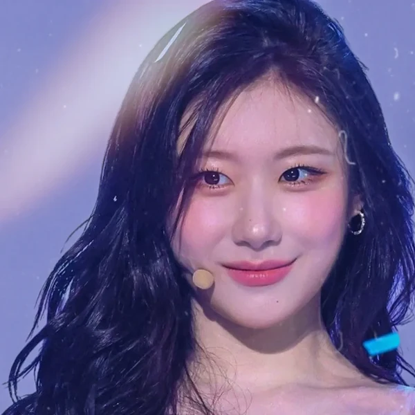 Top Photo Full of Chaeryeong (ITZY) Love
