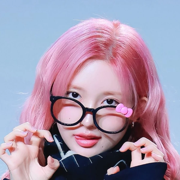 Foto Populer Penuh Cinta untuk Gaeul (IVE)