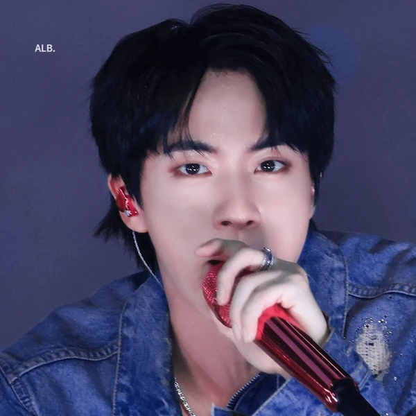 Penampilan Jin (BTS) yang Paling Dicintai Hari Ini
