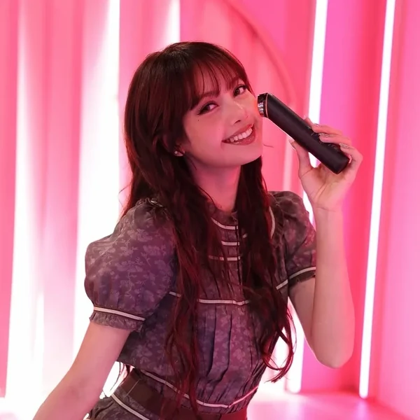 오늘 가장 사랑받은 리사 (BLACKPINK)의 모습