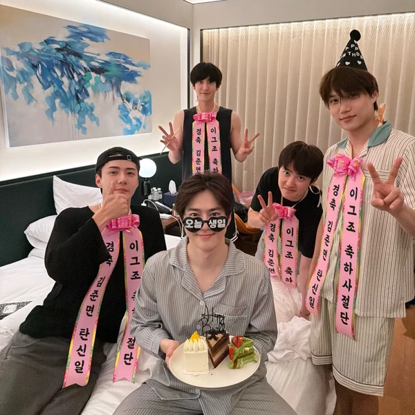 Top Photo Full of EXO Love