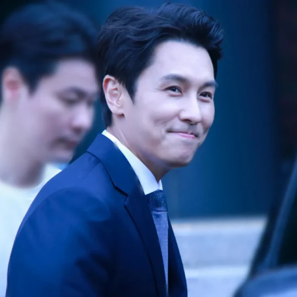Signature photo of 김동완 (신화) capturing their charm