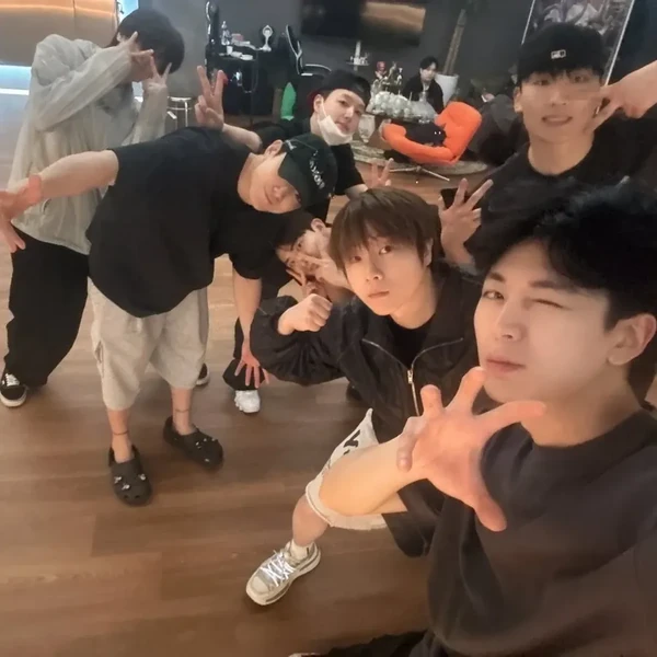 Foto Populer Penuh Cinta untuk iKON