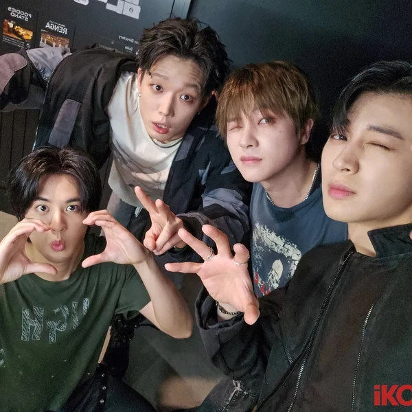 Foto Populer Penuh Cinta untuk iKON