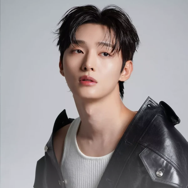 Penampilan Yoon Jisung yang Paling Dicintai Hari Ini