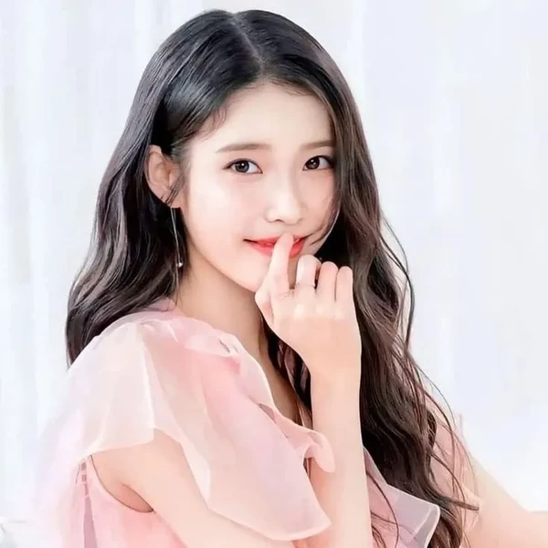 Foto Populer Penuh Cinta untuk IU