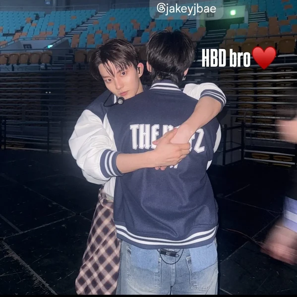 充满粉丝爱意的Q (THE BOYZ)人气照片