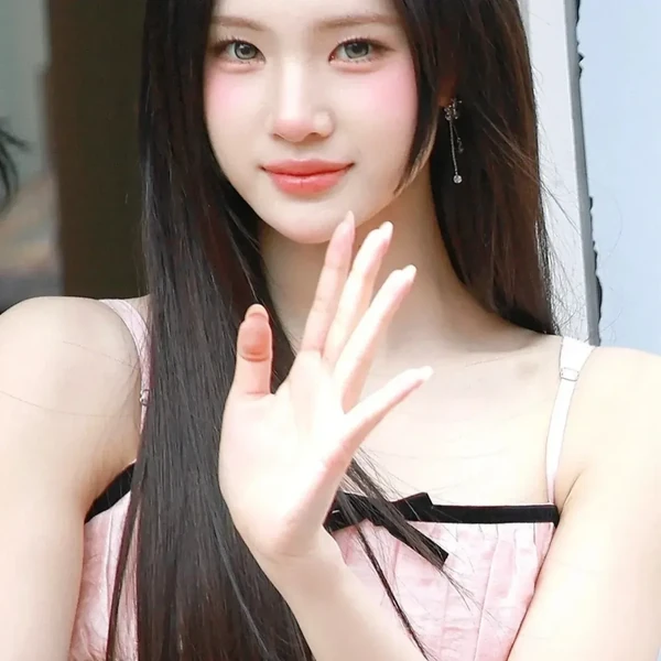 Today's Most Loved Juun (Hearts2Hearts)