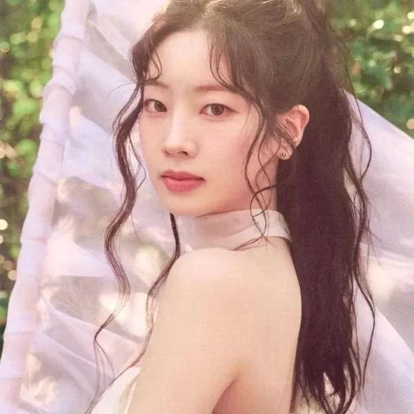 Foto Populer Penuh Cinta untuk Dahyun (TWICE)