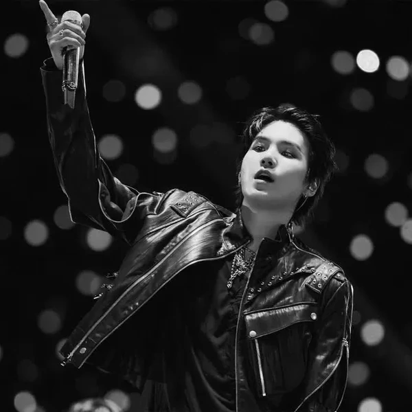 Penampilan SUGA (BTS) yang Paling Dicintai Hari Ini