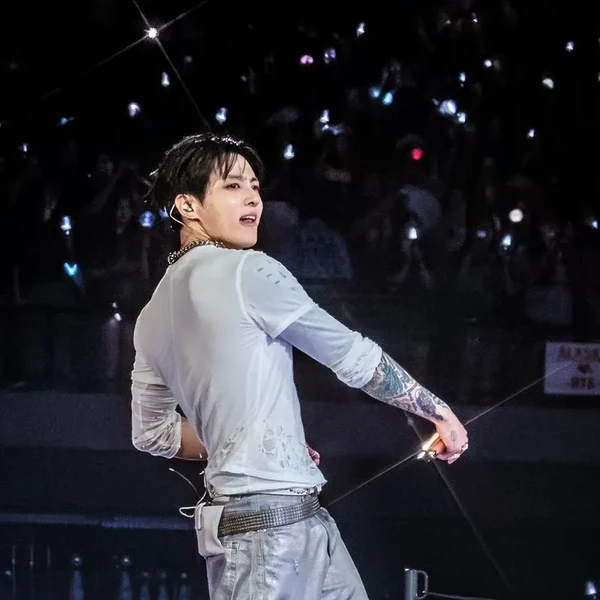Foto Populer Penuh Cinta untuk Jungkook (BTS)