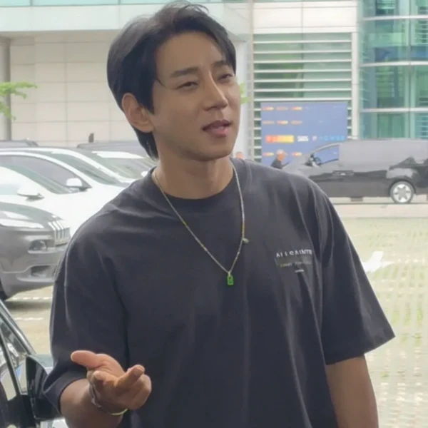 Top Photo Full of Hwang Chiyeol Love