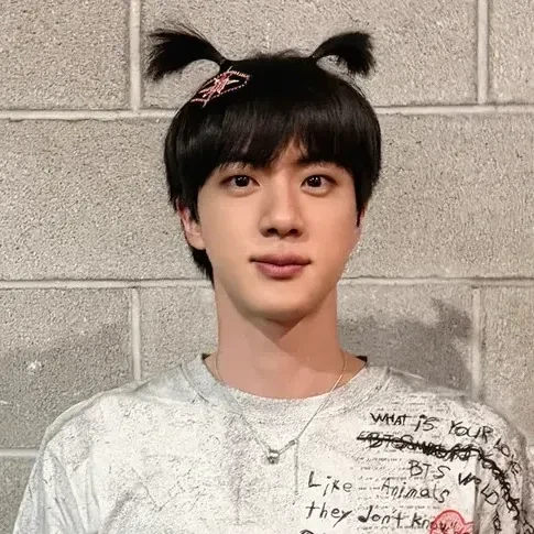 Penampilan Jin (BTS) yang Paling Dicintai Hari Ini