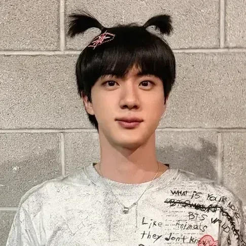Foto Populer Penuh Cinta untuk Jin (BTS)