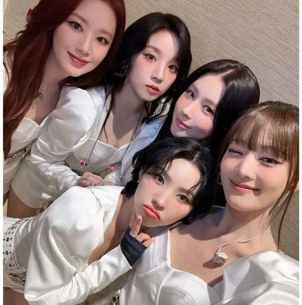 Top Photo Full of i-dle Love