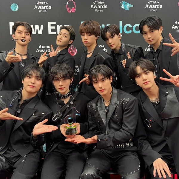 Top Photo Full of THE BOYZ Love