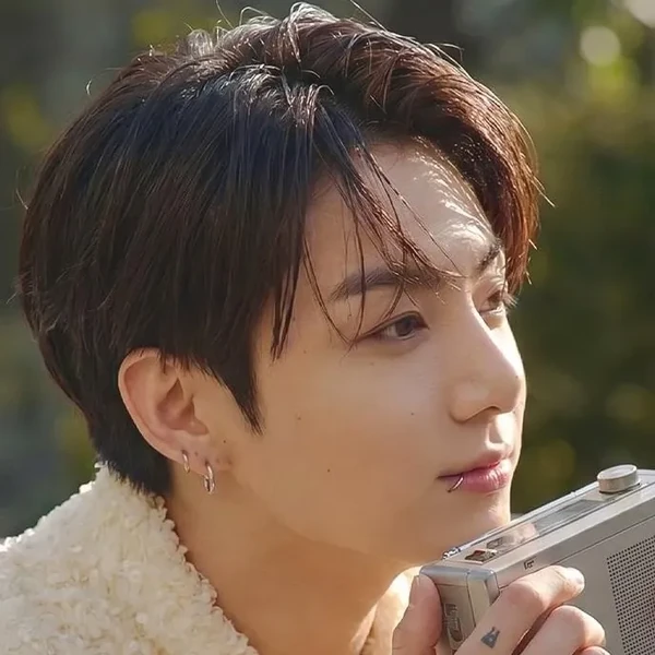 Penampilan Jungkook (BTS) yang Paling Dicintai Hari Ini
