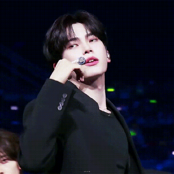 Popular profile image of Sung Hanbin (ZEROBASEONE) selected by votes