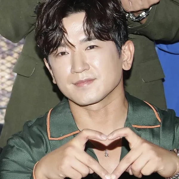 Today's Most Loved Lee Minwoo (SHINHWA)