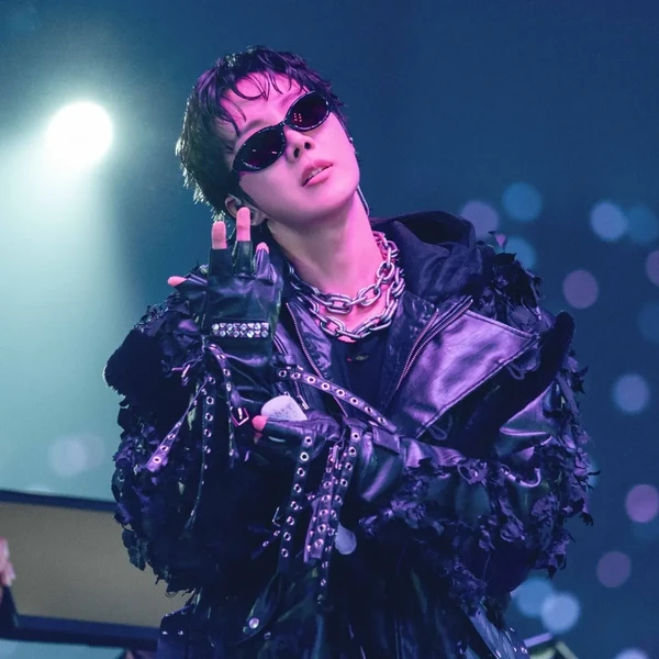 Penampilan j-hope (BTS) yang Paling Dicintai Hari Ini