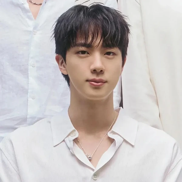 Penampilan Jin (BTS) yang Paling Dicintai Hari Ini
