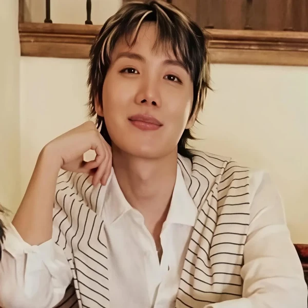 Penampilan j-hope (BTS) yang Paling Dicintai Hari Ini