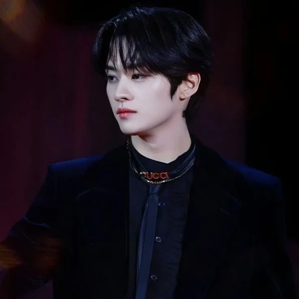 Today's Most Loved Lee Know (Stray Kids)