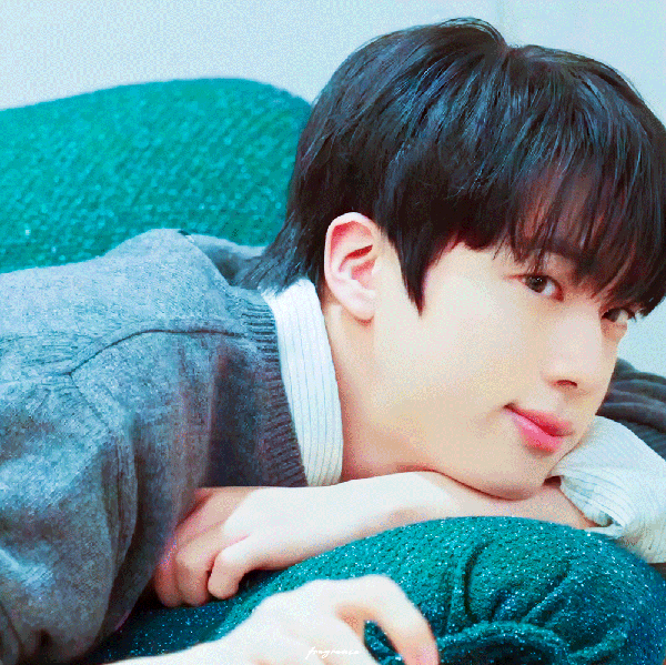 Foto Populer Penuh Cinta untuk Jin (BTS)