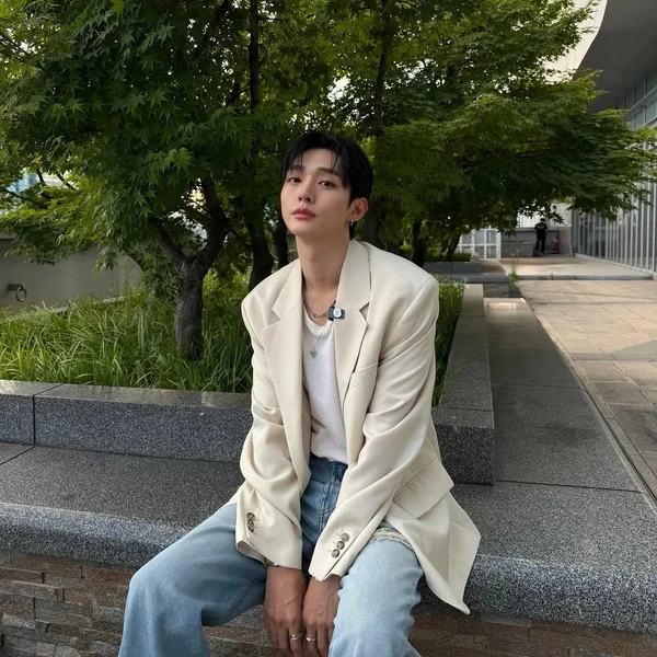Signature photo of Yoon Jisung capturing their charm