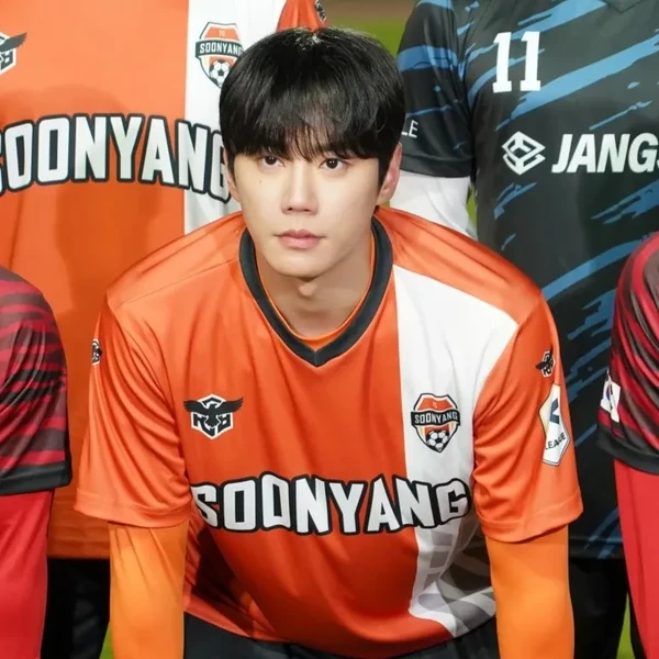 Shining profile picture of Lee Junyoung on today's Choeaedol