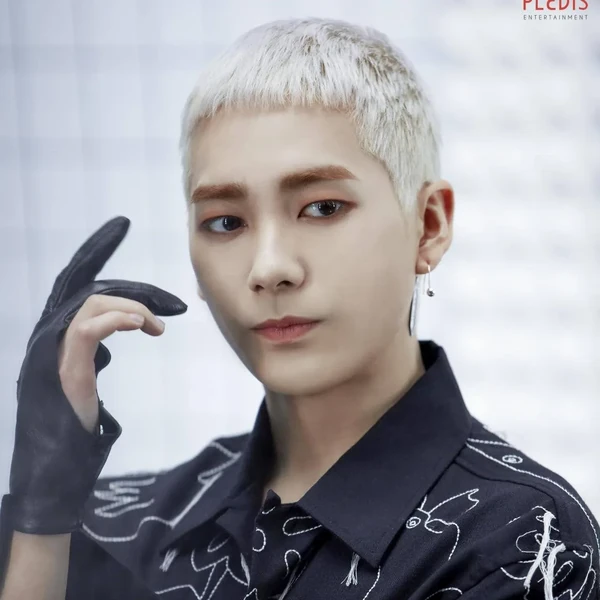 Top Photo Full of Aron Love